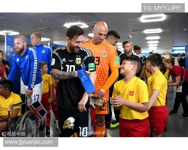 球星专注赛场忽视足球宝贝背后原因与对策解析